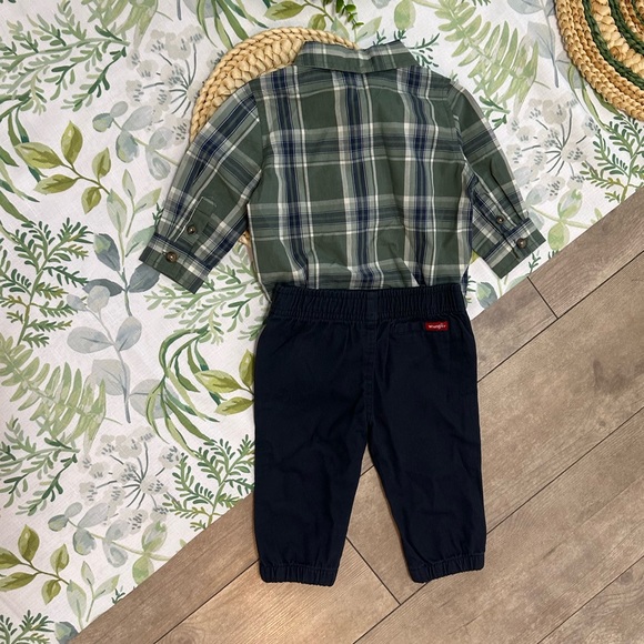 Wrangler Green Plaid Shirt and Dark Blue Pants - Picture 8 of 16